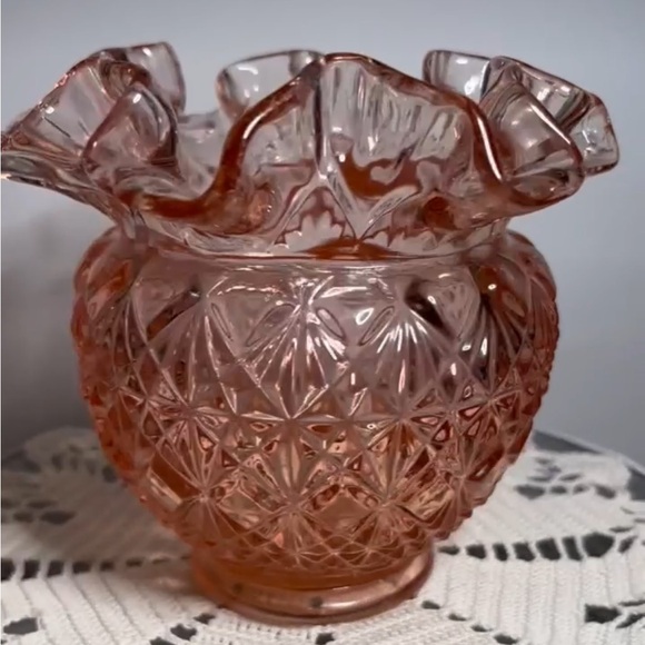 Vintage Fenton Glass Pink Dusty Rose Diamond Star Ruffled Vase – Signed
